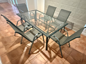 Outdoor Table & Chairs