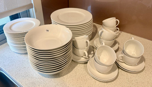 Maxwell & Williams Dinner Service