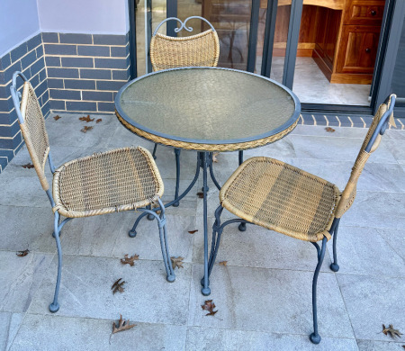 Outdoor Table & Chairs