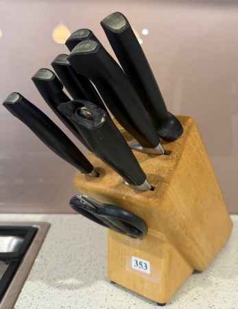Mundial Knives & Block